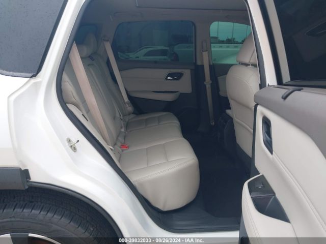 5N1AT3CA8MC670493 Nissan Rogue Sl Fwd