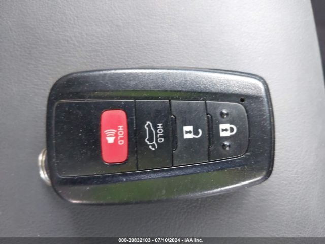 2T3A1RFVXMW193638 Toyota Rav4 Xle Premium