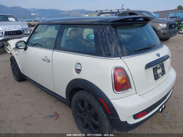 2009 MINI COOPER S WMWMF73529TV39888 Photo 2