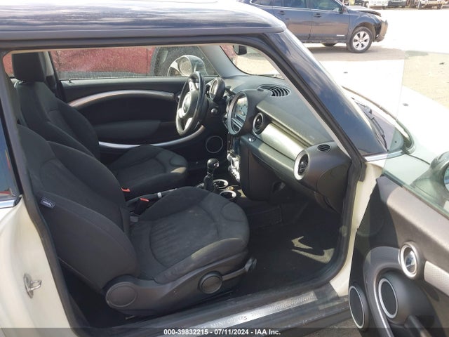 2009 MINI COOPER S WMWMF73529TV39888 Photo 4