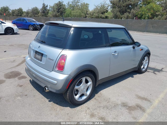 2004 MINI COOPER WMWRC334X4TJ57678 Photo 3