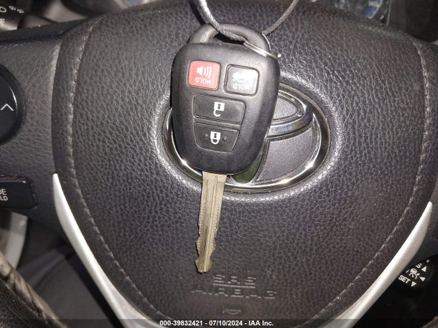 Toyota COROLLA LE 2018 5YFBURHE9JP855319 Image 11