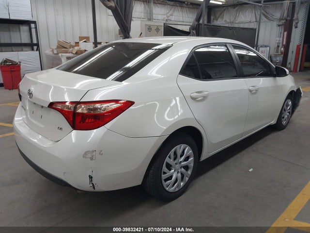 Toyota COROLLA LE 2018 5YFBURHE9JP855319 Image 4