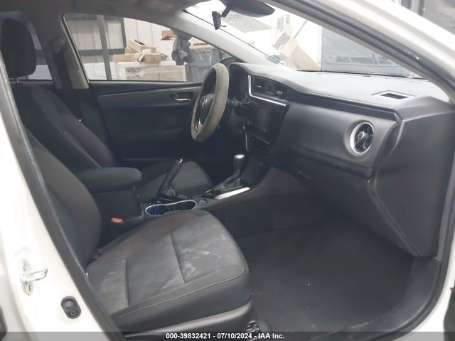 Toyota COROLLA LE 2018 5YFBURHE9JP855319 Image 5