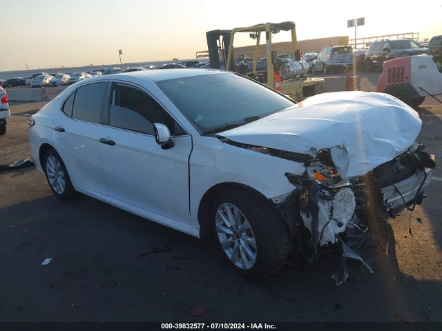 Toyota CAMRY LE 2020 4T1C11AK3LU916700 zdjęcie główne