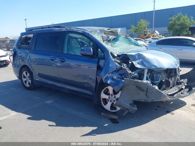 Toyota Sienna Le V6 8 Passenger 2014 5TDKK3DC3ES482931 zdjęcie główne