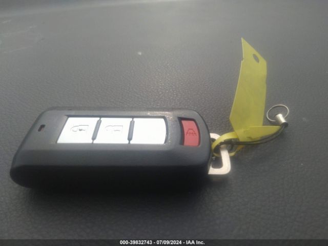 JA4AZ3A35FZ005147 Mitsubishi Outlander Se