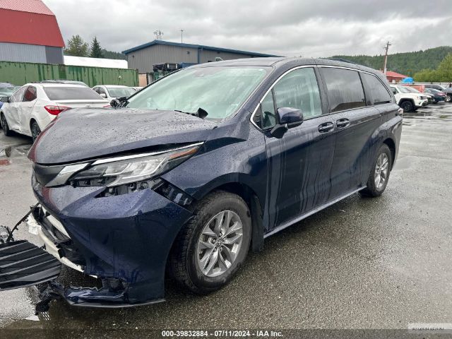 5TDKSKFC7NS052908 Toyota SIENNA LE