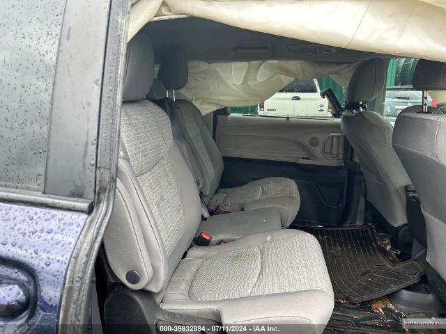 5TDKSKFC7NS052908 Toyota SIENNA LE
