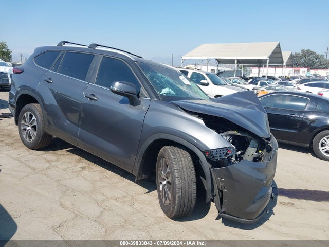 Toyota Highlander Xle 2024 5TDKDRAH3RS049984 Image 1
