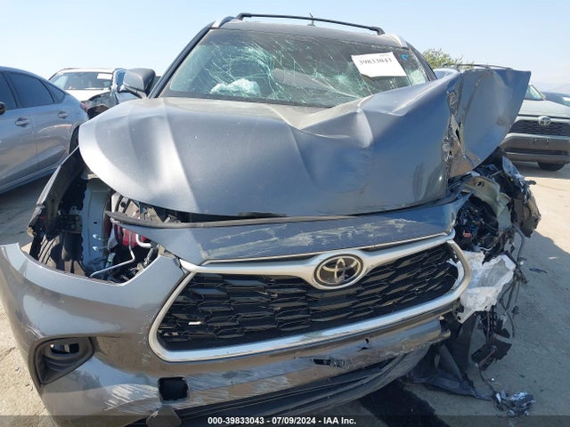 Toyota Highlander Xle 2024 5TDKDRAH3RS049984 Image 13