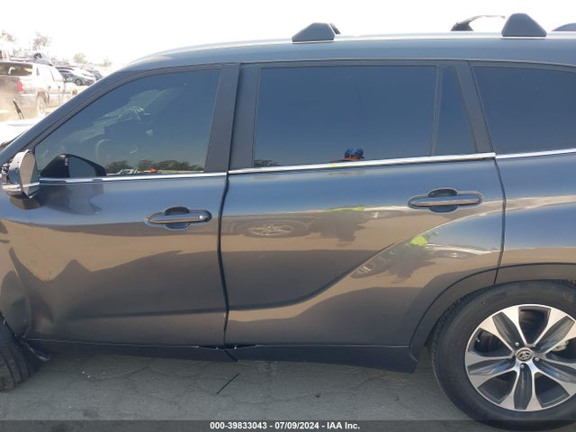 Toyota Highlander Xle 2024 5TDKDRAH3RS049984 Image 15