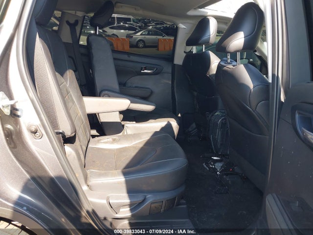 Toyota Highlander Xle 2024 5TDKDRAH3RS049984 Image 8