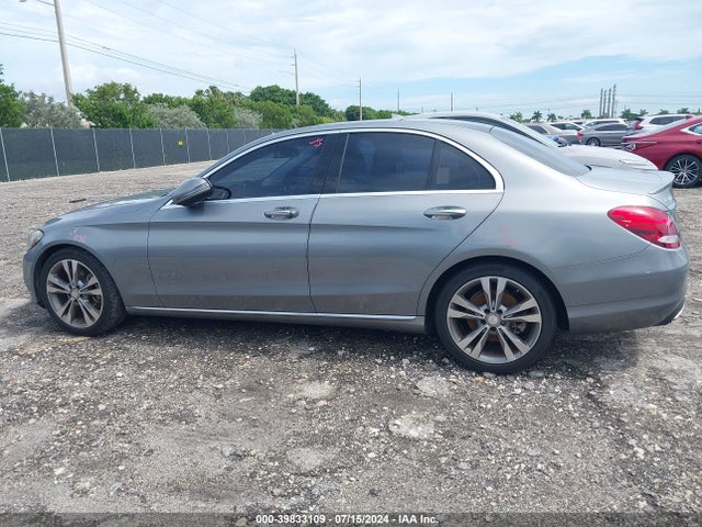 55SWF4JBXGU122696 Mercedes-Benz C 300 Luxury/sport