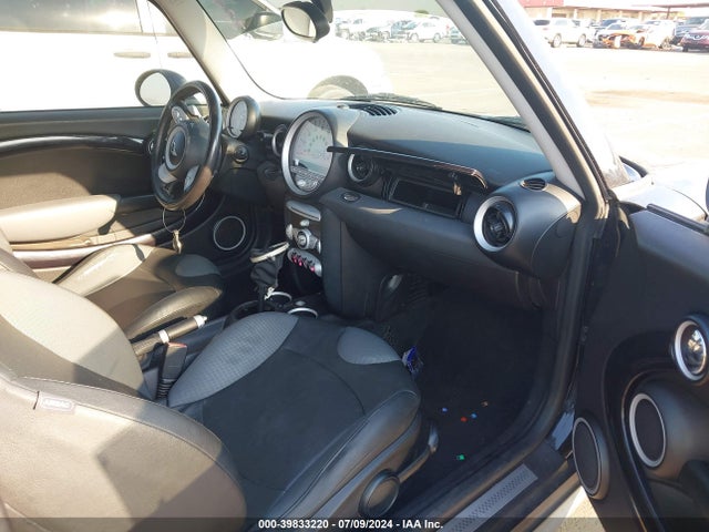 2009 MINI COOPER S CLUBMAN WMWMM33529TP92174 Photo 4