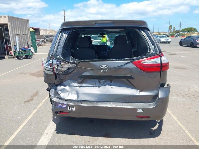 Toyota Sienna L 7 Passenger 2017 5TDZZ3DC0HS895887 Image 17