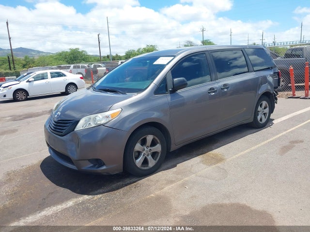 Toyota Sienna L 7 Passenger 2017 5TDZZ3DC0HS895887 Image 2