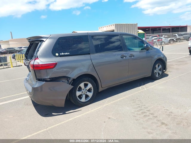 Toyota Sienna L 7 Passenger 2017 5TDZZ3DC0HS895887 Image 4