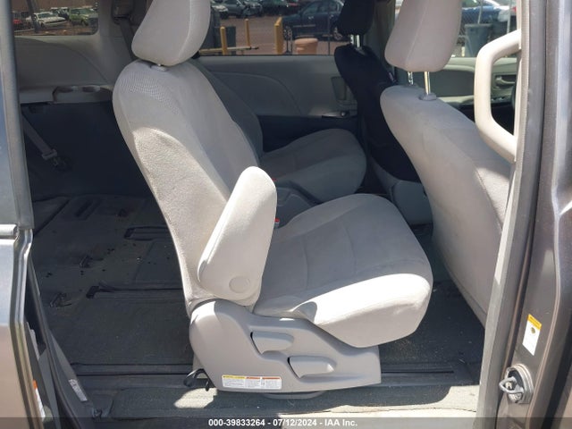 Toyota Sienna L 7 Passenger 2017 5TDZZ3DC0HS895887 Image 8