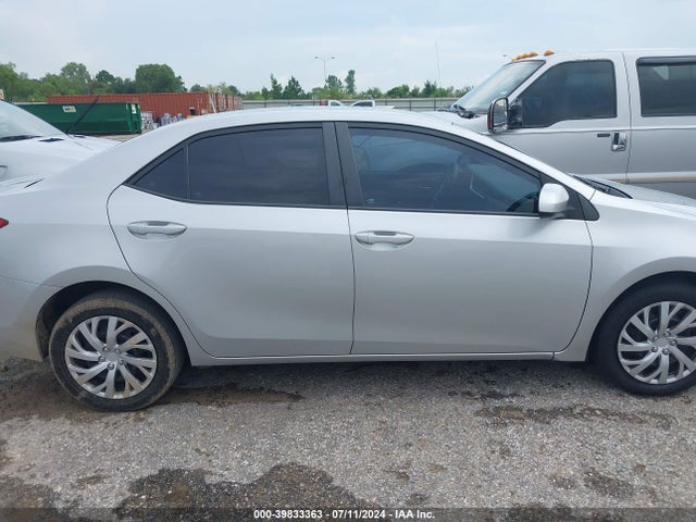 Toyota COROLLA LE 2018 5YFBURHE3JP755345 Image 13