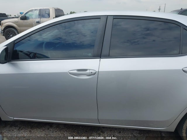 Toyota COROLLA LE 2018 5YFBURHE3JP755345 Image 14