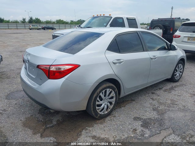 Toyota COROLLA LE 2018 5YFBURHE3JP755345 Image 4