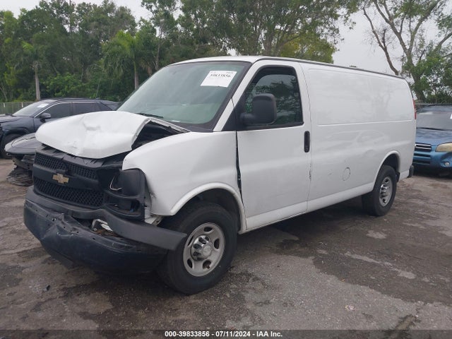 Chevrolet Express 2500 Work Van 2015 1GCWGFCF5F1165795 Image 2