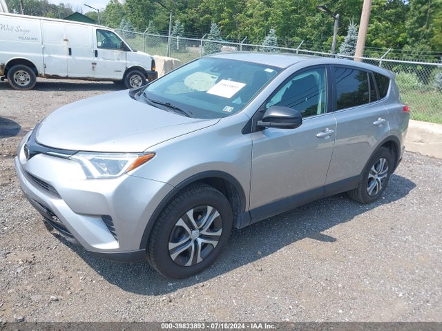 Toyota RAV4 LE 2017 2T3BFREV0HW671000 Image 2
