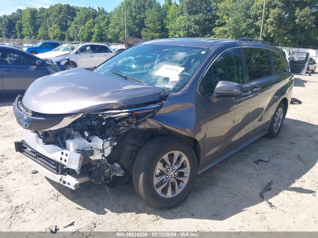 Toyota SIENNA XLE 2023 5TDYSKFC1PS083634 Image 2