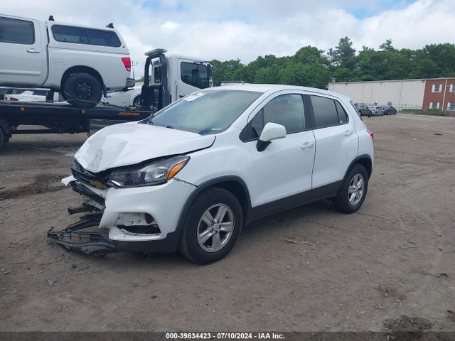 Chevrolet TRAX LS 2019 3GNCJNSB8KL337793 Image 2