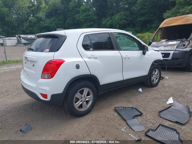 Chevrolet TRAX LS 2019 3GNCJNSB8KL337793 Image 4