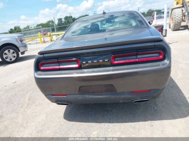 2C3CDZAG7FH701631 Dodge Challenger Sxt