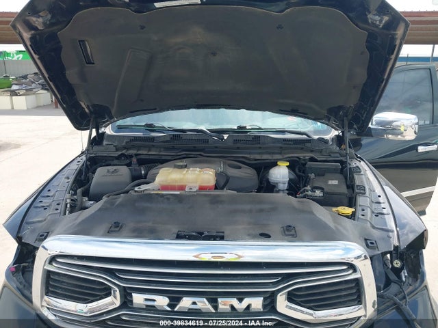 1C6RR7NM7KS704499 RAM 1500 Classic Laramie  4x4 5'7 Box