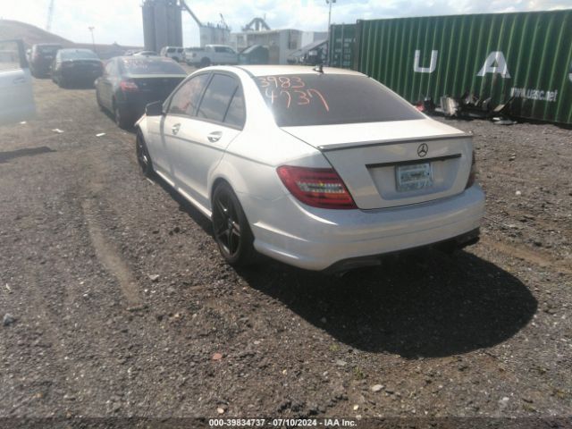 2010 MERCEDES-BENZ C 63 AMG WDDGF7HB3AF455330 Photo 2