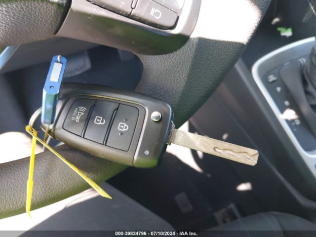 KMHRB8A31RU321801 Hyundai Venue Se