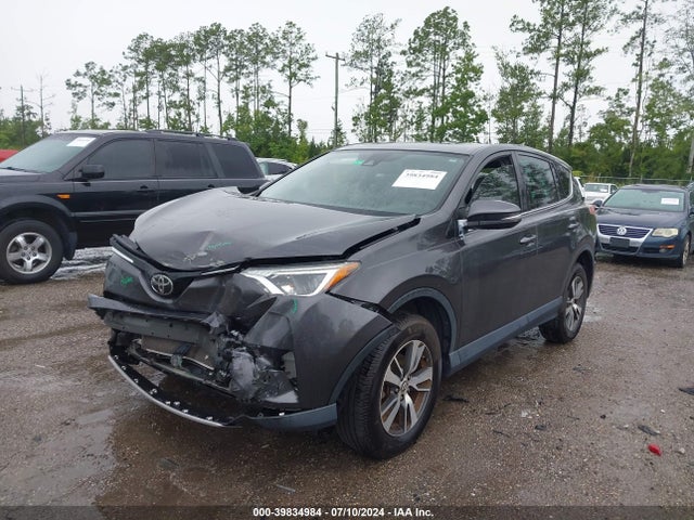 Toyota Rav4 Xle 2018 JTMWFREV6JJ204654 Image 2