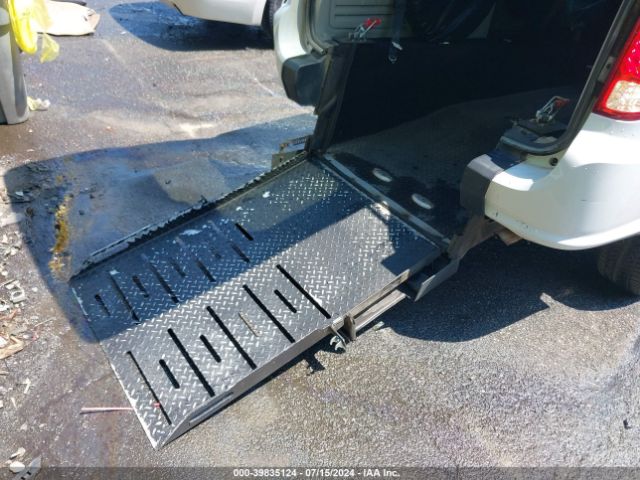 2C4RDGBG4FR689716 Dodge Grand Caravan Se Plus