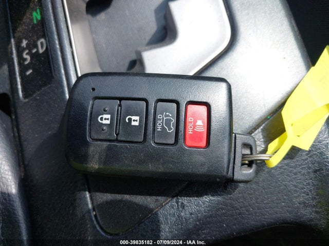 Toyota Rav4 Xle 2018 JTMRFREV0JD258186 Image 11