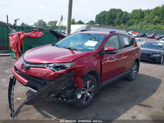 Toyota Rav4 Xle 2018 JTMRFREV0JD258186 Image 2
