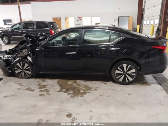 1N4BL4DW1NN346211 Nissan Altima Sv Intelligent Awd