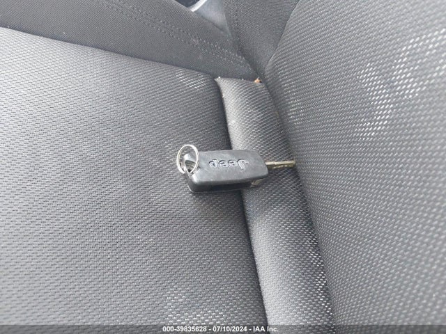 ZACCJABT5FPB30219 Jeep Renegade Latitude