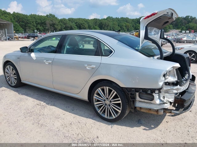1VWBT7A3XFC062429 Volkswagen Passat 1.8t Sport