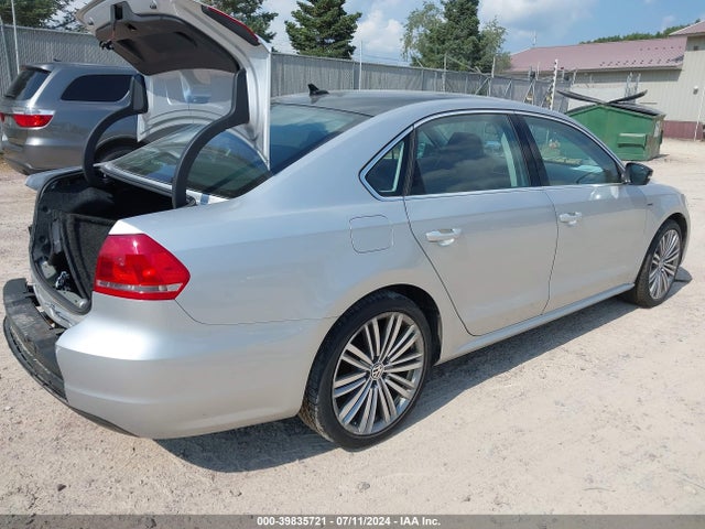 1VWBT7A3XFC062429 Volkswagen Passat 1.8t Sport