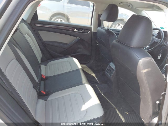 1VWBT7A3XFC062429 Volkswagen Passat 1.8t Sport
