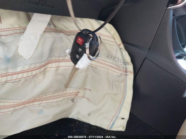 2T1BURHE0JC053676 Toyota COROLLA LE