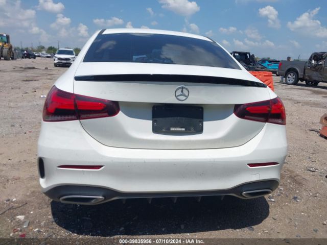 WDD3G4EB1KW012819 Mercedes-Benz A 220