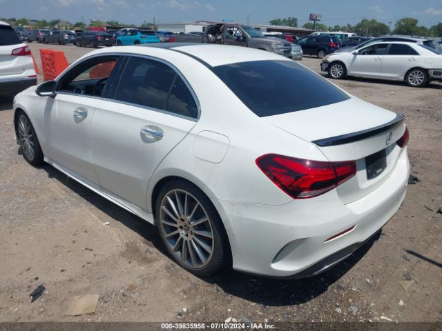 WDD3G4EB1KW012819 Mercedes-Benz A 220
