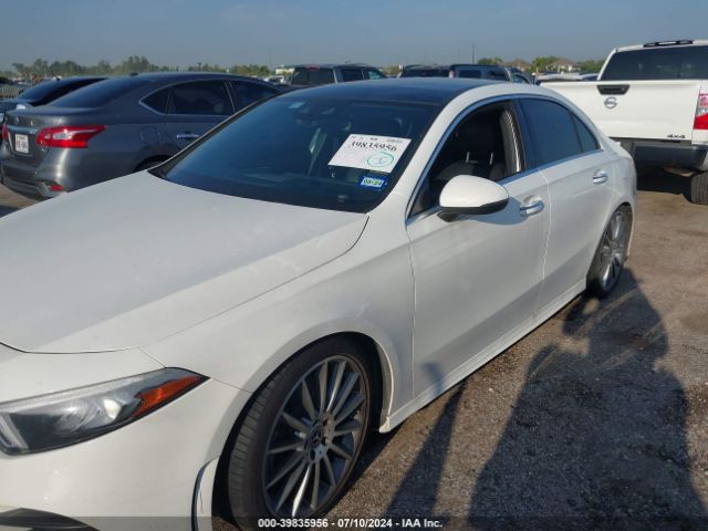 WDD3G4EB1KW012819 Mercedes-Benz A 220