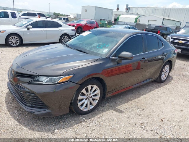 Toyota CAMRY LE 2018 4T1B11HK4JU048222 Image 2