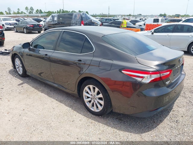Toyota CAMRY LE 2018 4T1B11HK4JU048222 Image 3